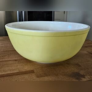 Vintage Pyrex yellow mixing bowl